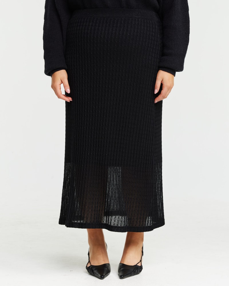 Side of a model wearing a size 22W Oxford Metallic Knit Skirt in Black/silver by Estelle. | dia_product_style_image_id:323867
